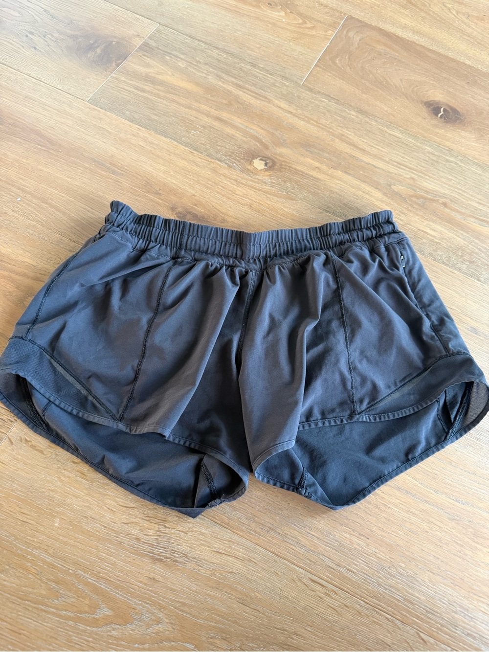 Lululemon Athletica Black Women's Athletic Shorts (Size 8)